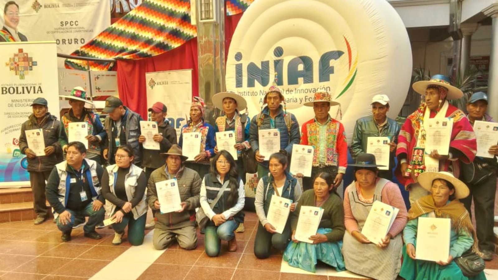 Entrega de Certificado por Competencias como “Productores de Semilla Certificada de Papa”, Oruro. Foto: Iniaf