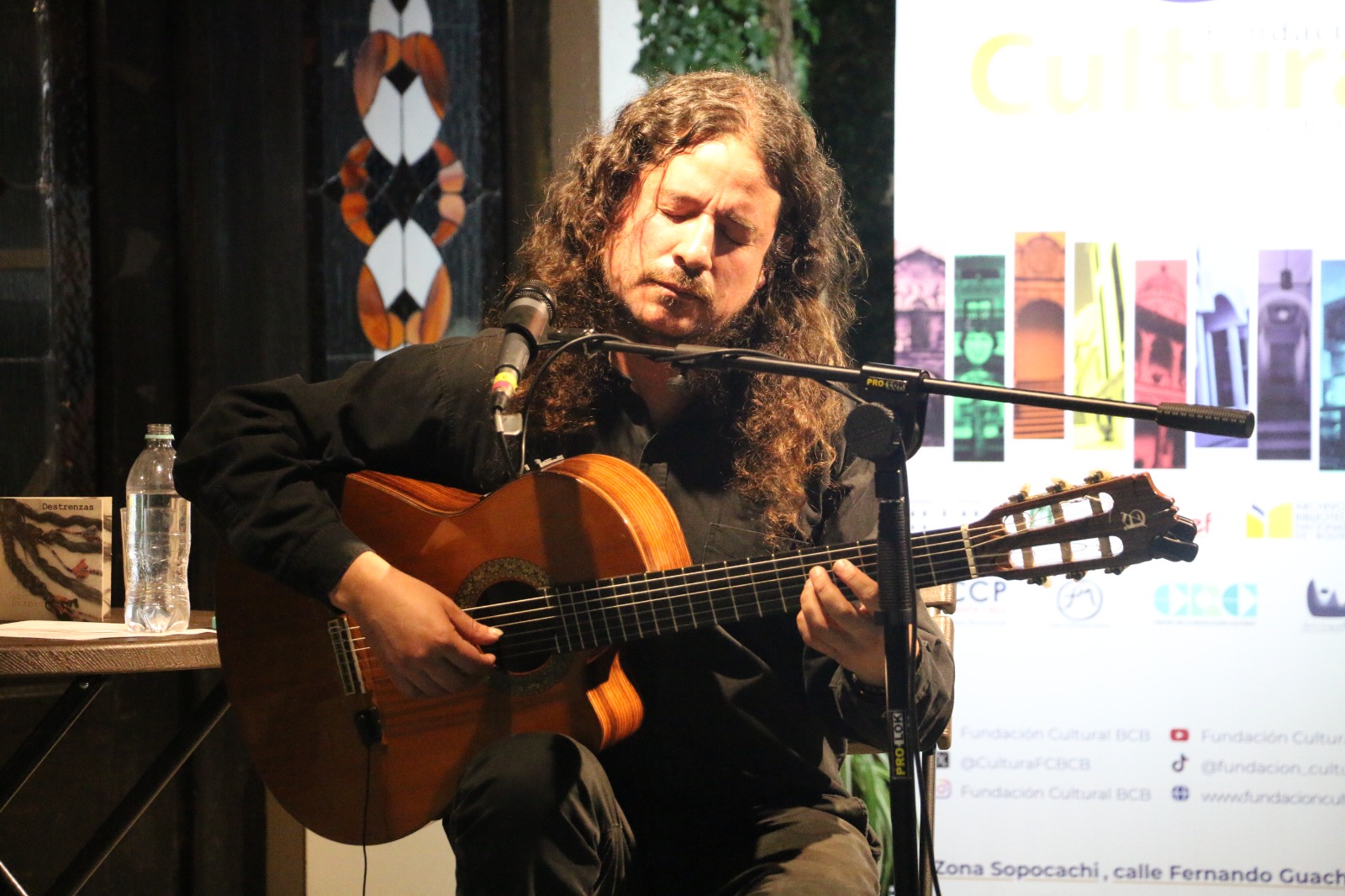 Gabo Guzmán presenta su recital “guitarra a solas pues”