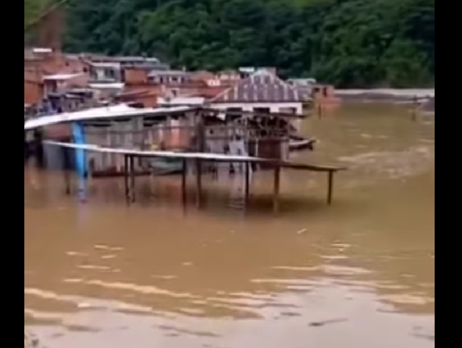La Paz: desborde de río Tipuani deja viviendas anegadas y San Buenaventura está en alerta ante crecida del río Beni