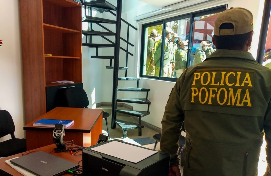 Rescatan a 53 canes y gatos que se comercializaban en la feria del Puente Vela