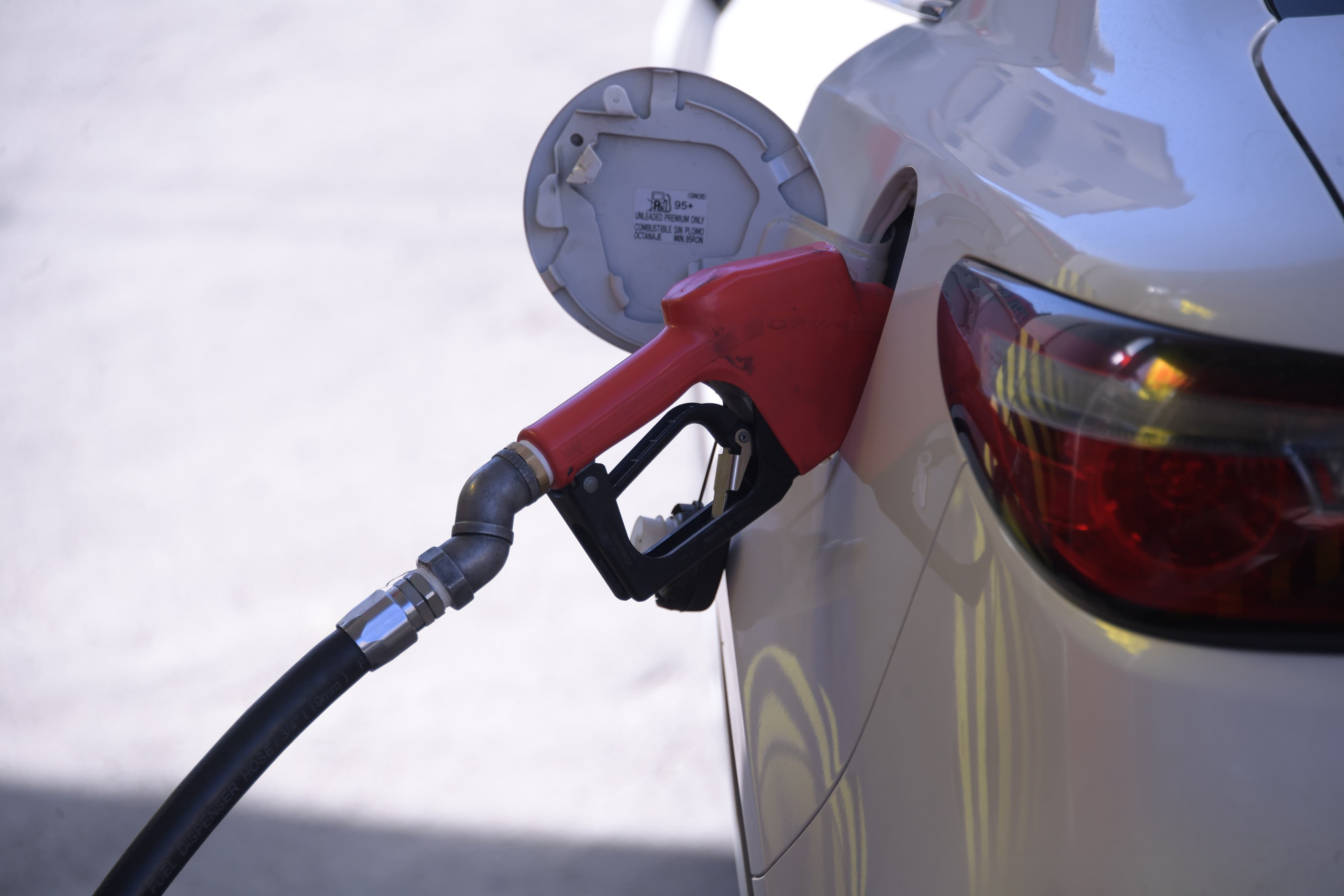 YPFB garantiza provisión de combustible para la producción y denuncia especulación en algunos surtidores