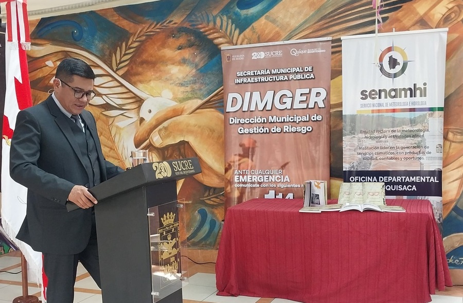 Senamhi y alcaldía de Sucre acuerdan fortalecer el sistema de alerta temprana con equipos para medir cantidad de lluvia caída