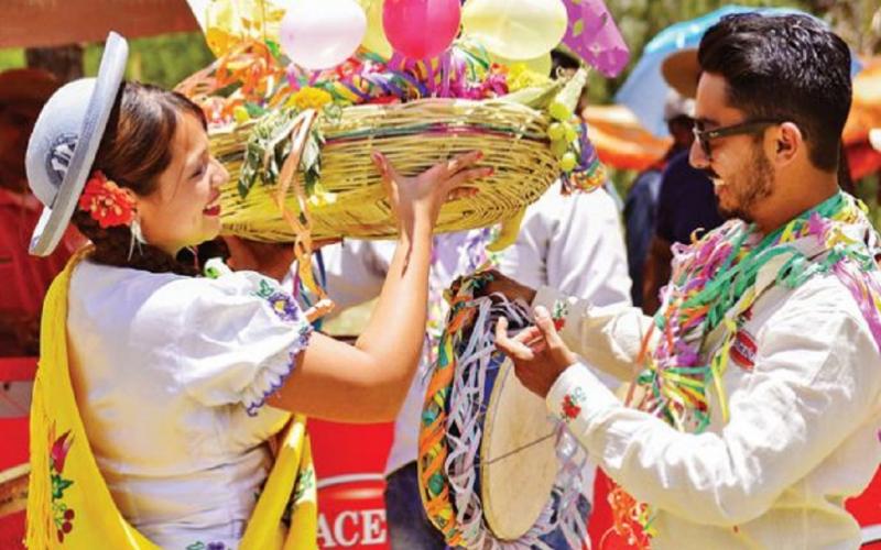 Sancionan ley que declara Patrimonio Cultural a la “Fiesta de Jueves de Comadres”