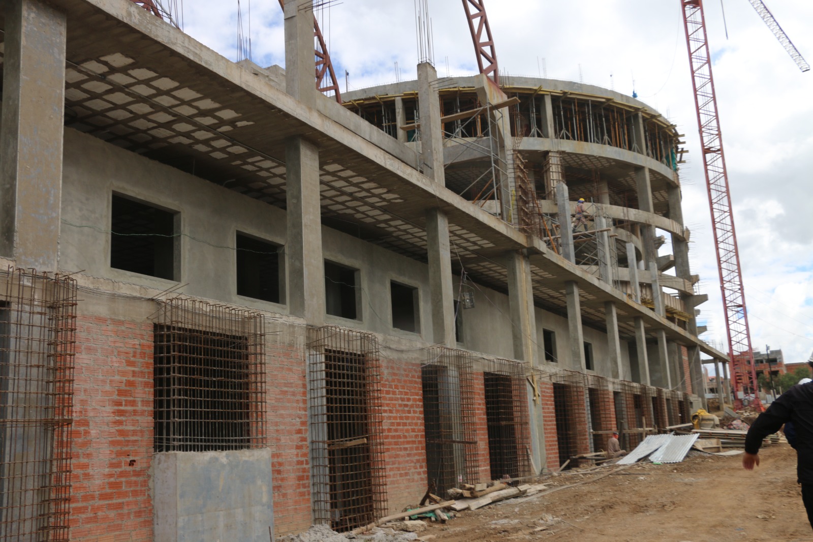 Nuevo edificio del ABNB, inmueble constituido bajo una línea eco tecnológica y sistemas fotovoltaicos, Sucre. Foto: FC - BCB