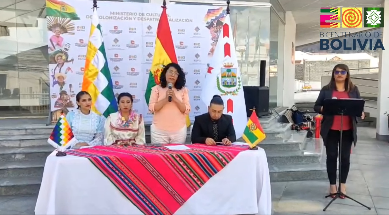 Verónica Mancilla, responsable del Centro Plurinacional de las Culturas y Artes Matilde Casazola "La Sombrería" en el acto de inauguración. Captura: Consejo Nacional del Bicentenario