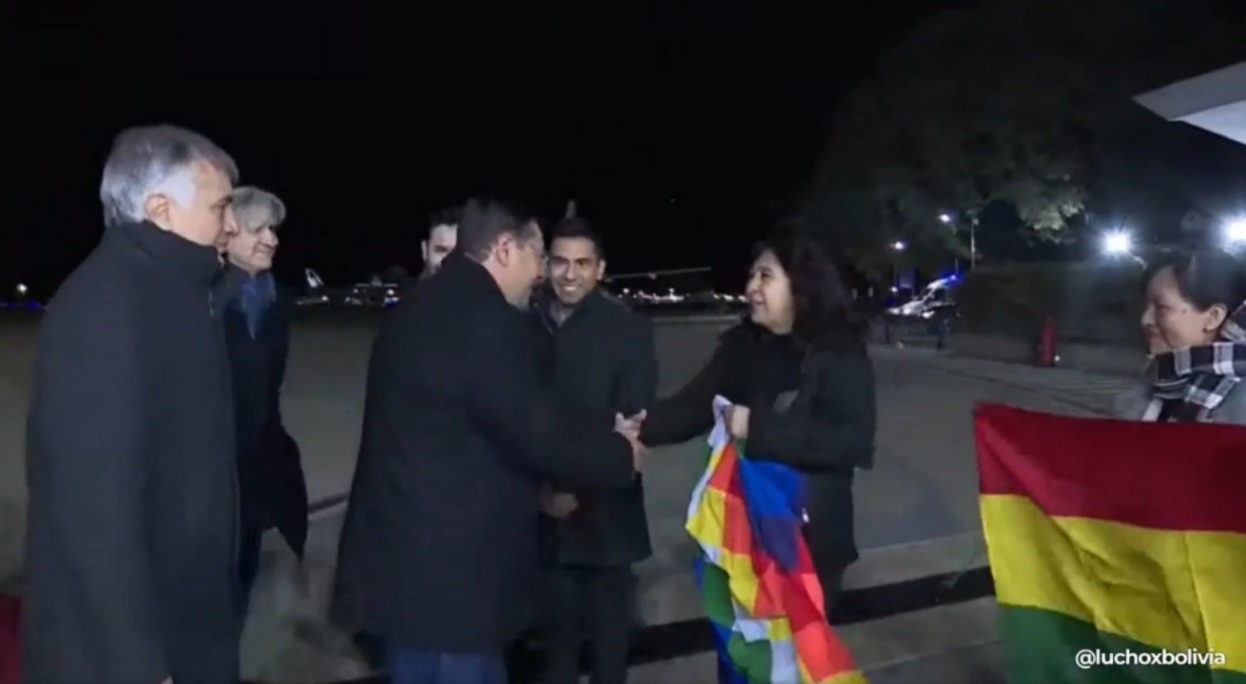 Arce arriba a Argentina para participar de la cumbre del Mercosur y cumplir una “agenda de integración regional”