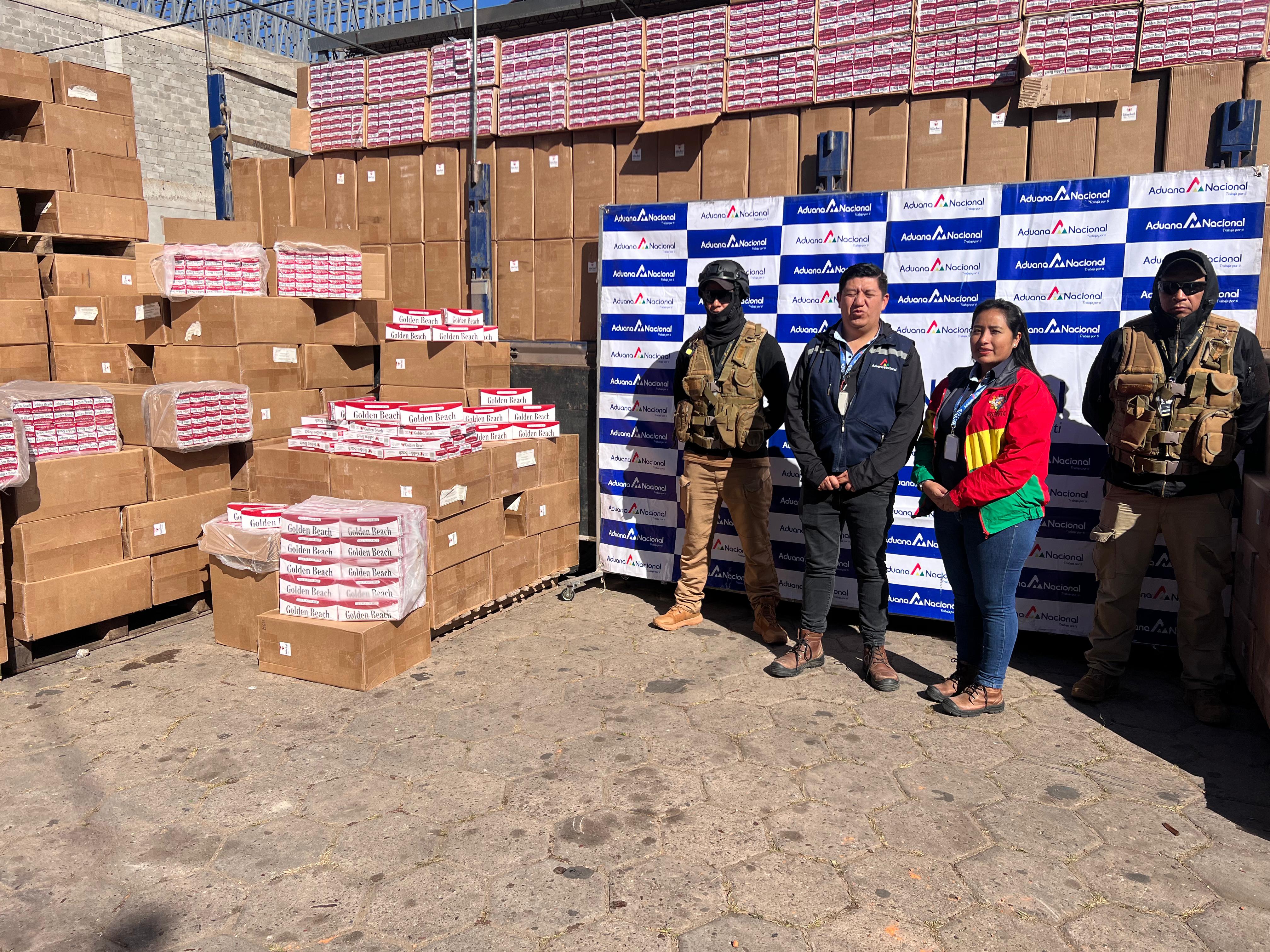 Aduana comisa 9,4 toneladas de cigarrillos de contrabando en Santa Cruz