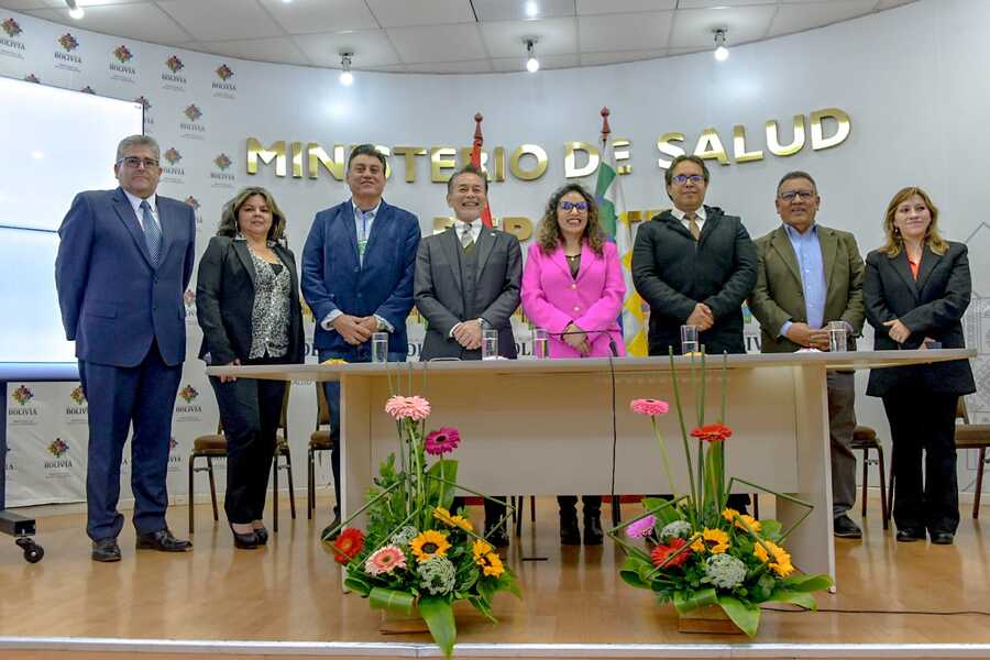 Entregan equipamiento médico de alta tecnología a cinco hospitales de tercer nivel de 4 departamentos