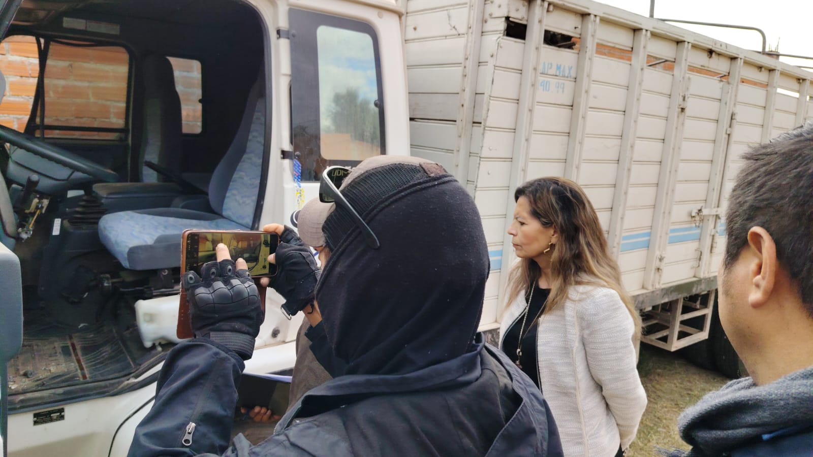 Recuperan camión robado en instalaciones de la Aduana en un operativo en Tarija