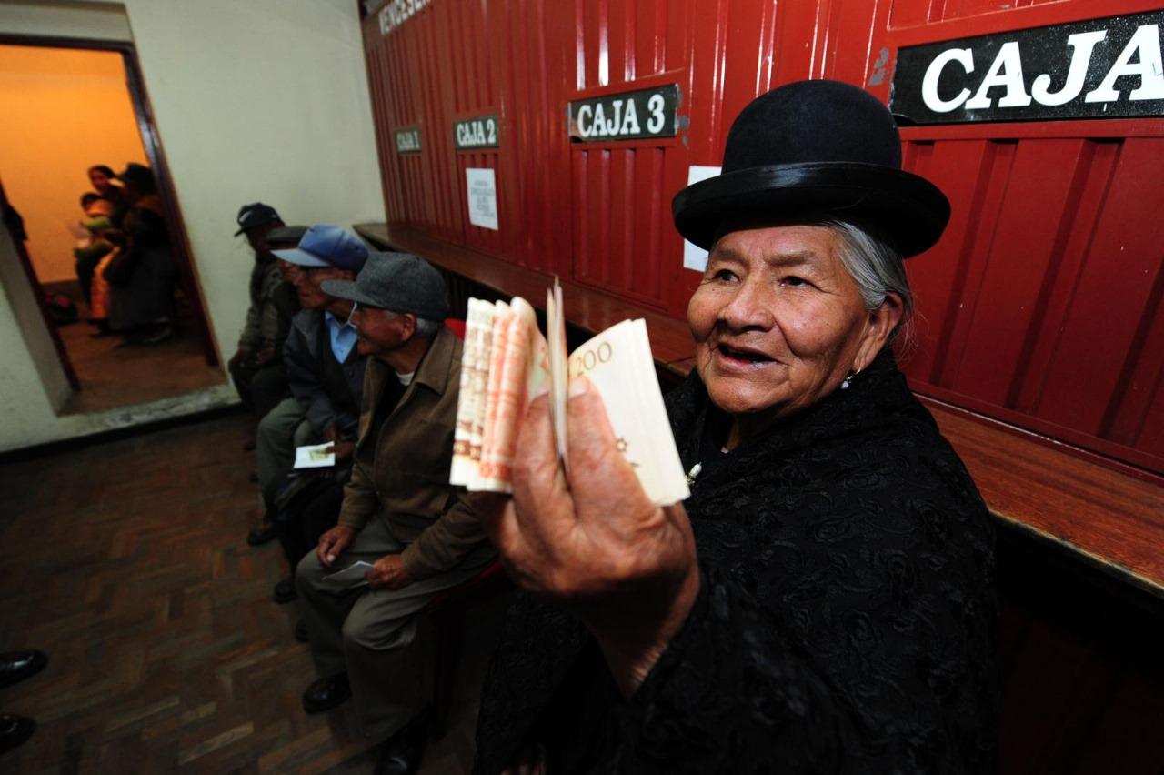 Arce asegura que se garantizó el pago de rentas y bonos pese a obstáculos y ataques