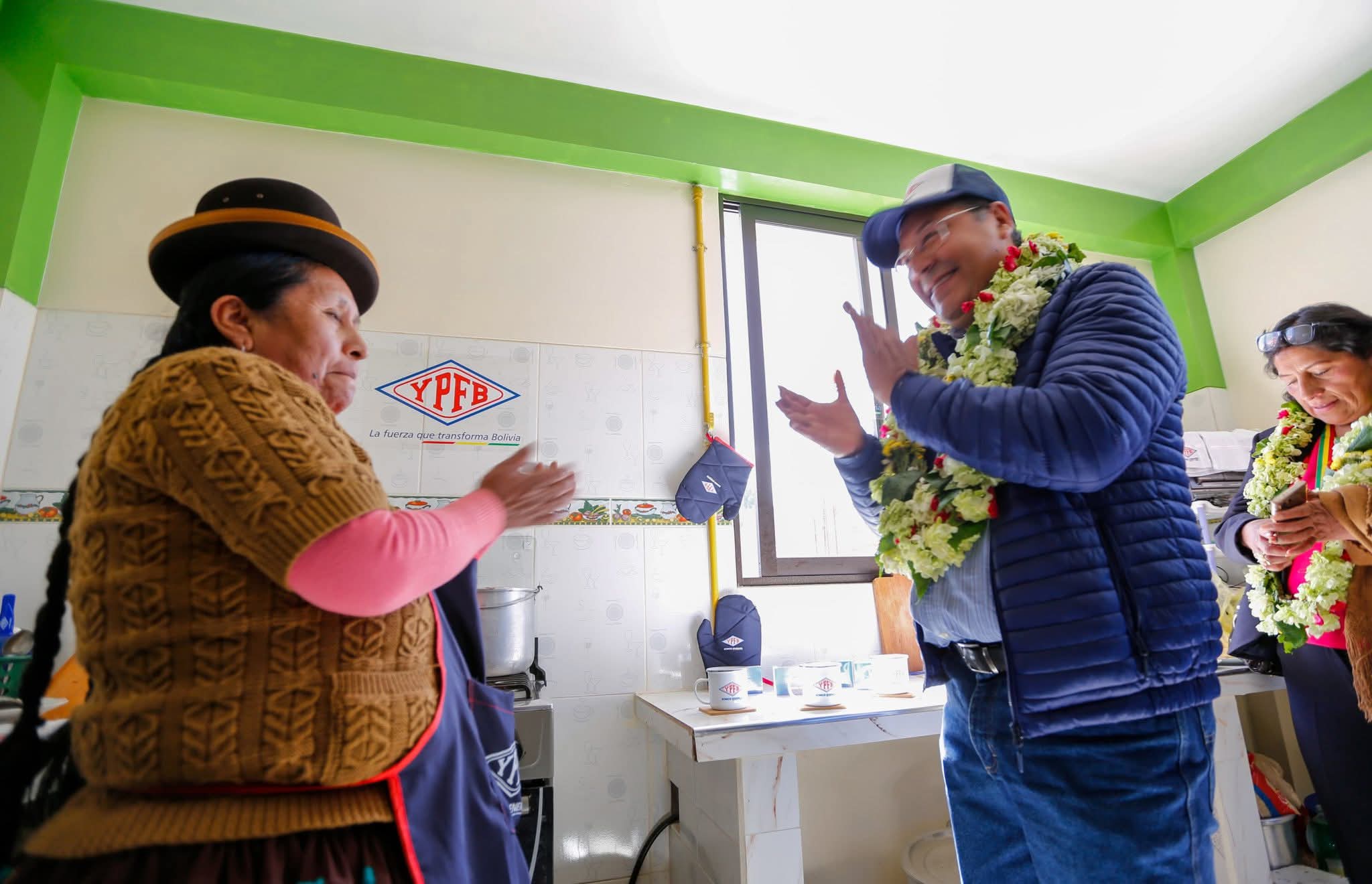 Arce celebra a La Paz con la entrega de redes de gas, viviendas y electrificación con más de Bs 24 millones