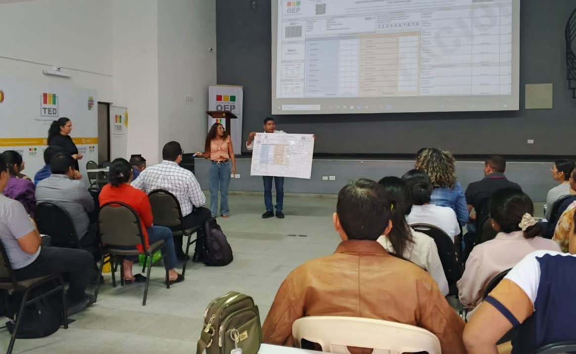 En Santa Cruz, Tarija y Oruro concluye formación de capacitadores y notarios para las elecciones 