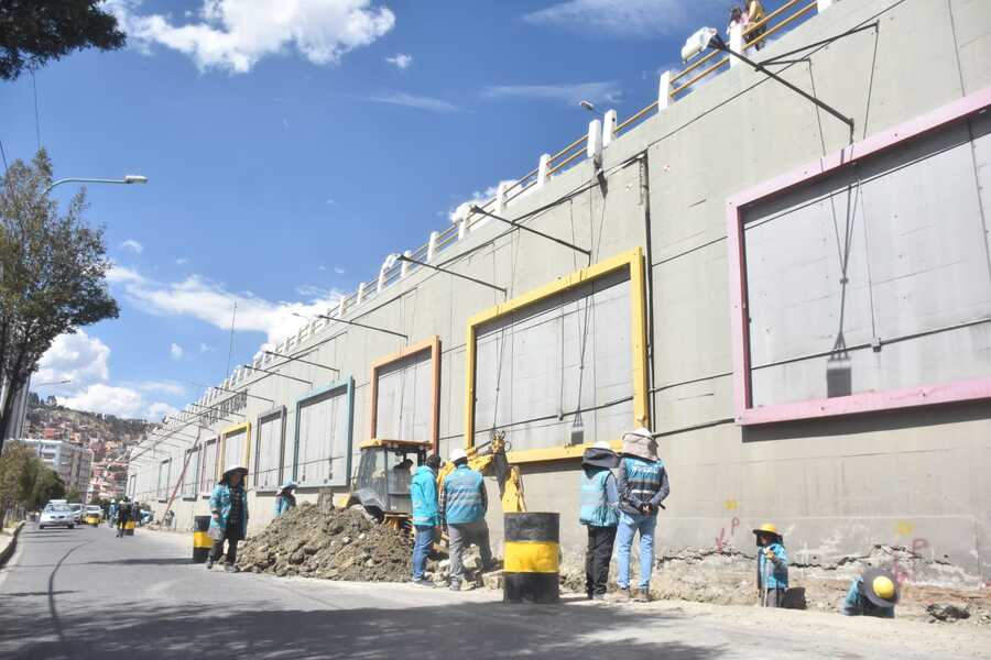 Detectan daño estructural en muro de contención en la Costanera, más de 100 viviendas están en riesgo