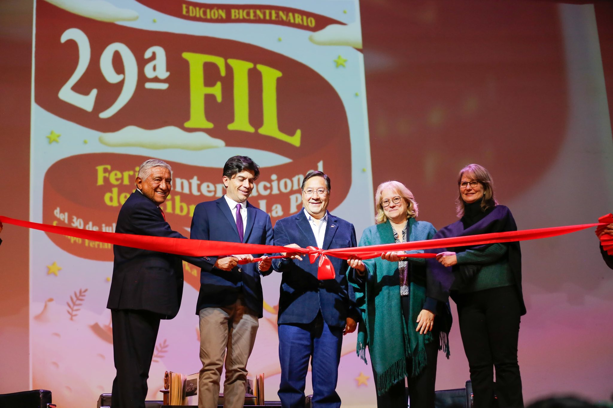 Arce abre la 29 Feria Internacional del Libro de La Paz y urge terminar de construir una patria íntegra, justa y plena