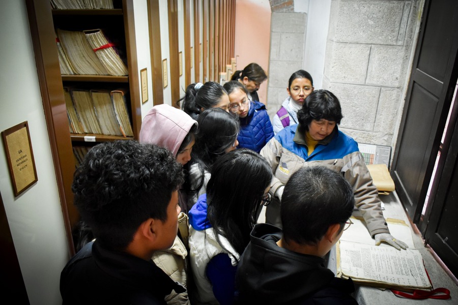 Colegiales aprenden a proteger el patrimonio documental en el taller “Guardianes de la Memoria”