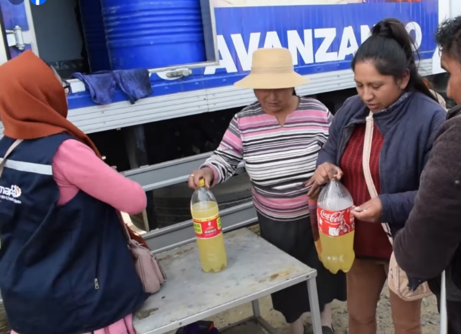 Aceite de la industria estatal llega a El Alto y provincias de La Paz, consumidores destacan precio accesible