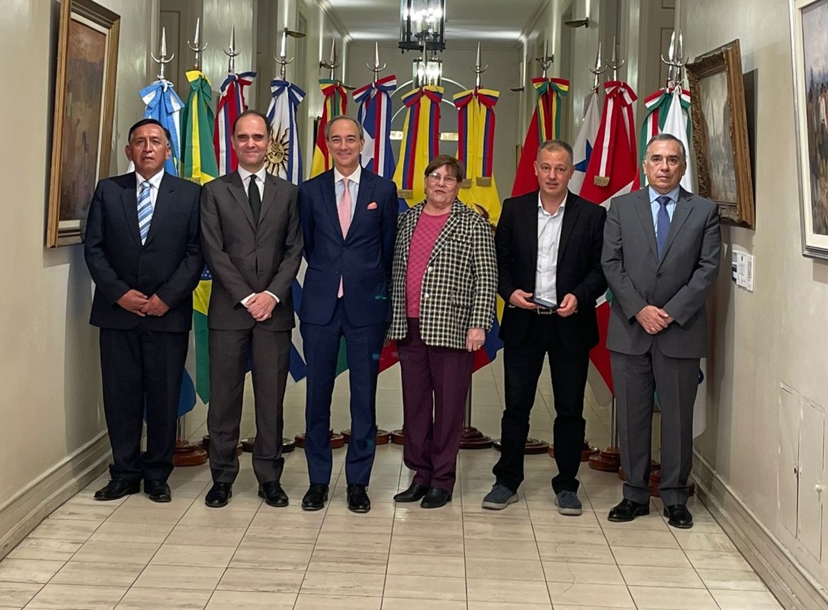 Bolivia plantea coordinar entre países del Mercosur la erradicación del analfabetismo