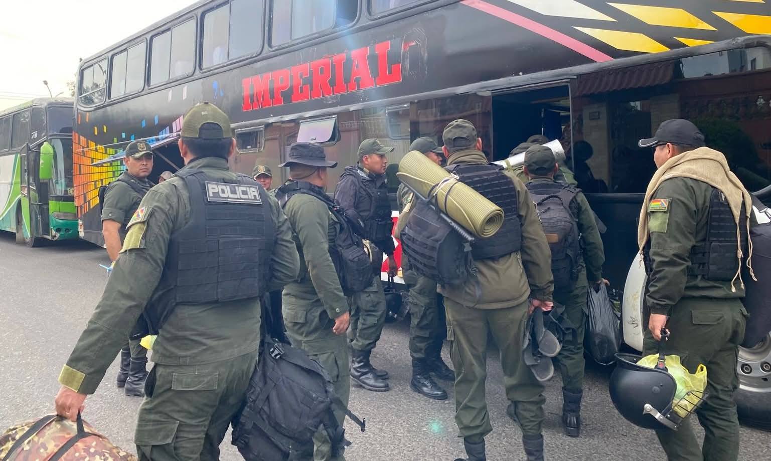 Relevo policial refuerza vigilancia para evitar bloqueos en ruta Cochabamba – La Paz