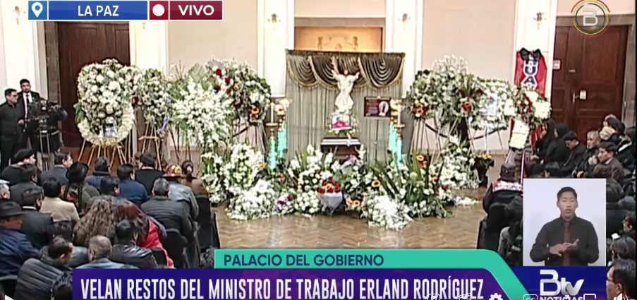 Restos del Ministro de Trabajo son velados en Palacio Quemado