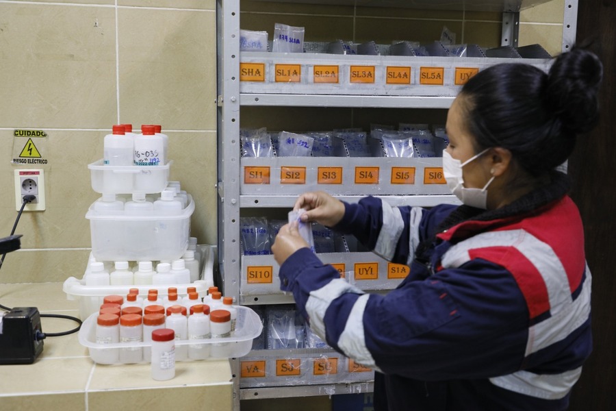 Reacreditan por tercera vez al laboratorio de YLB para ensayos en la producción de litio y cloruro de potasio