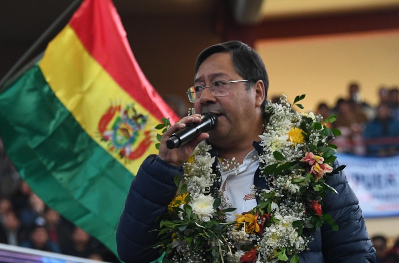 Arce anuncia ajustes en candidaturas del MAS y pone a disposición su postulación a senador