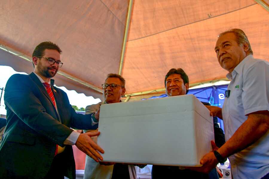 Bolivia recibe una donación de 100.000 dosis de la vacuna contra el sarampión de Venezuela