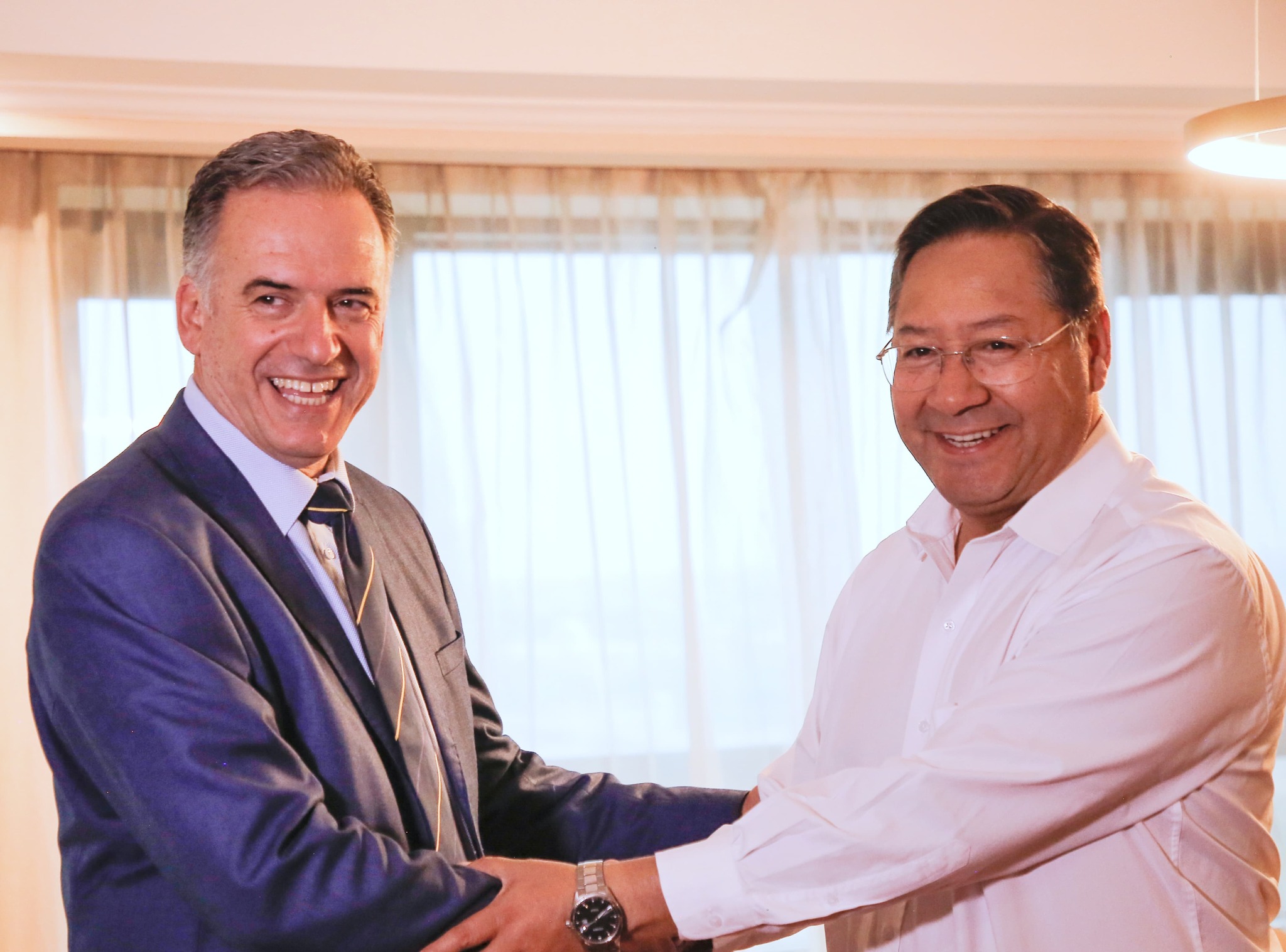 Arce llega a Uruguay para la investidura de Orsi, reafirma compromiso de fortalecer relaciones de hermandad 