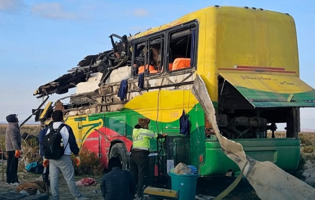 ATT investiga accidente en Uyuni y suspende servicio a empresa de buses infractora