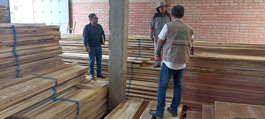 ABT identifica depósito clandestino e incauta madera ilegal en El Alto