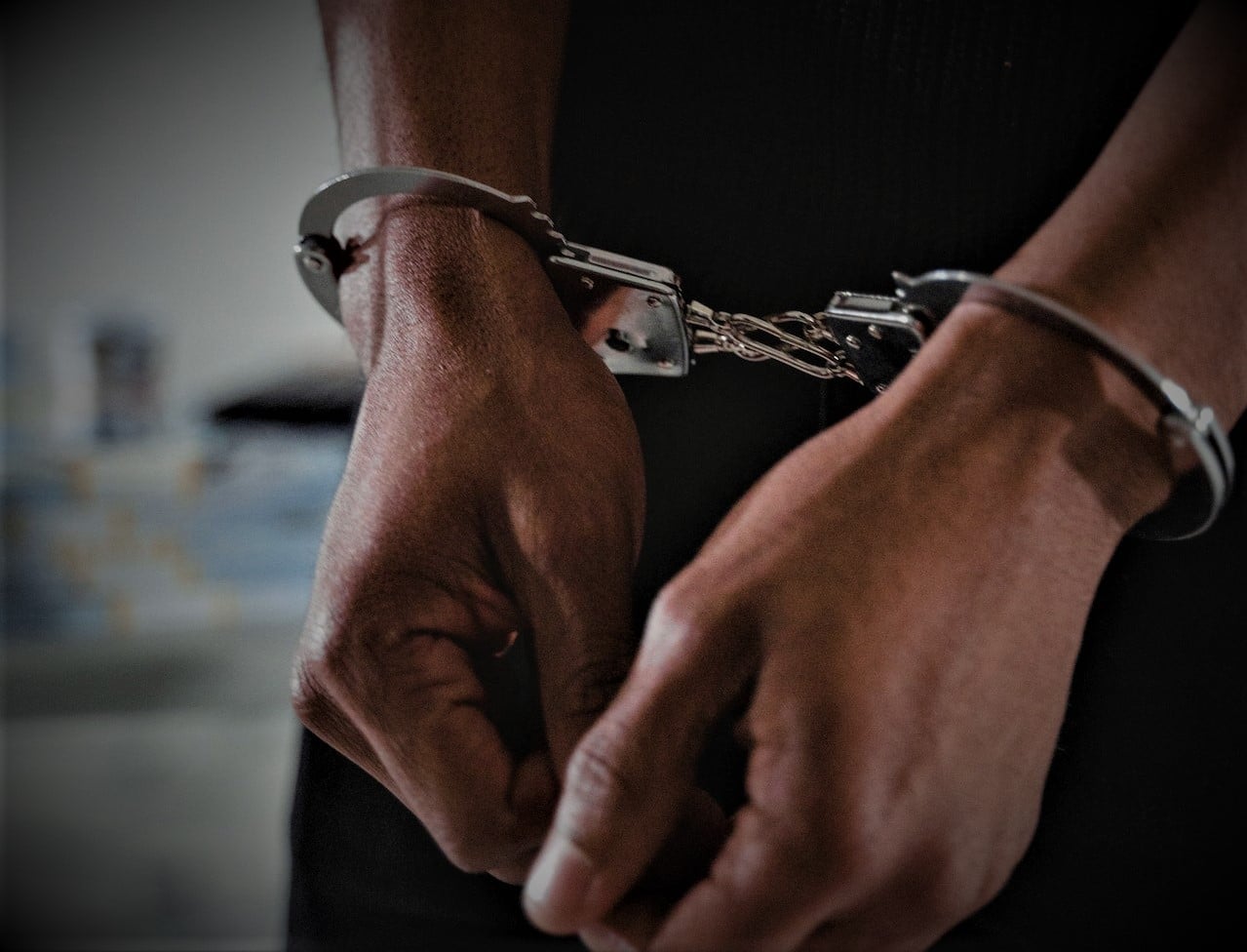 Arrestan a dos sujetos que se hacían pasar por policías en Oruro