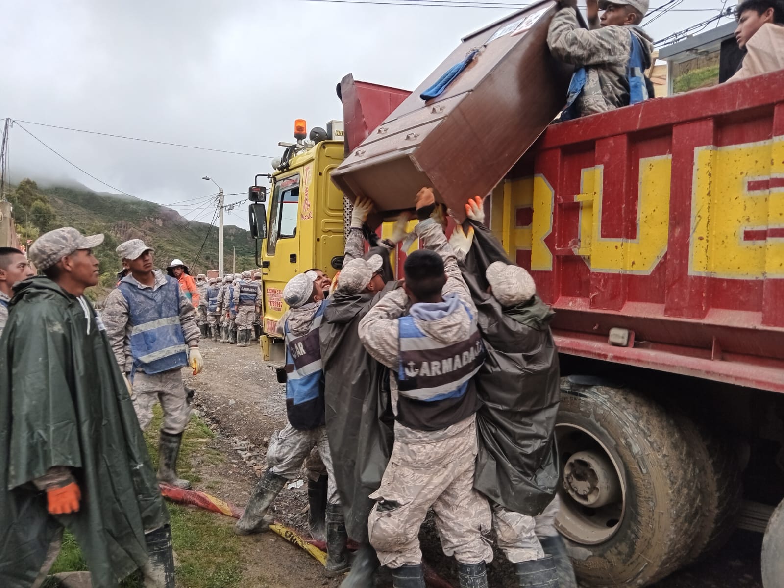 Gobierno pide a gobernaciones y alcaldías tomar previsiones frente a la Alerta Roja por lluvias, FFAA apoyarán