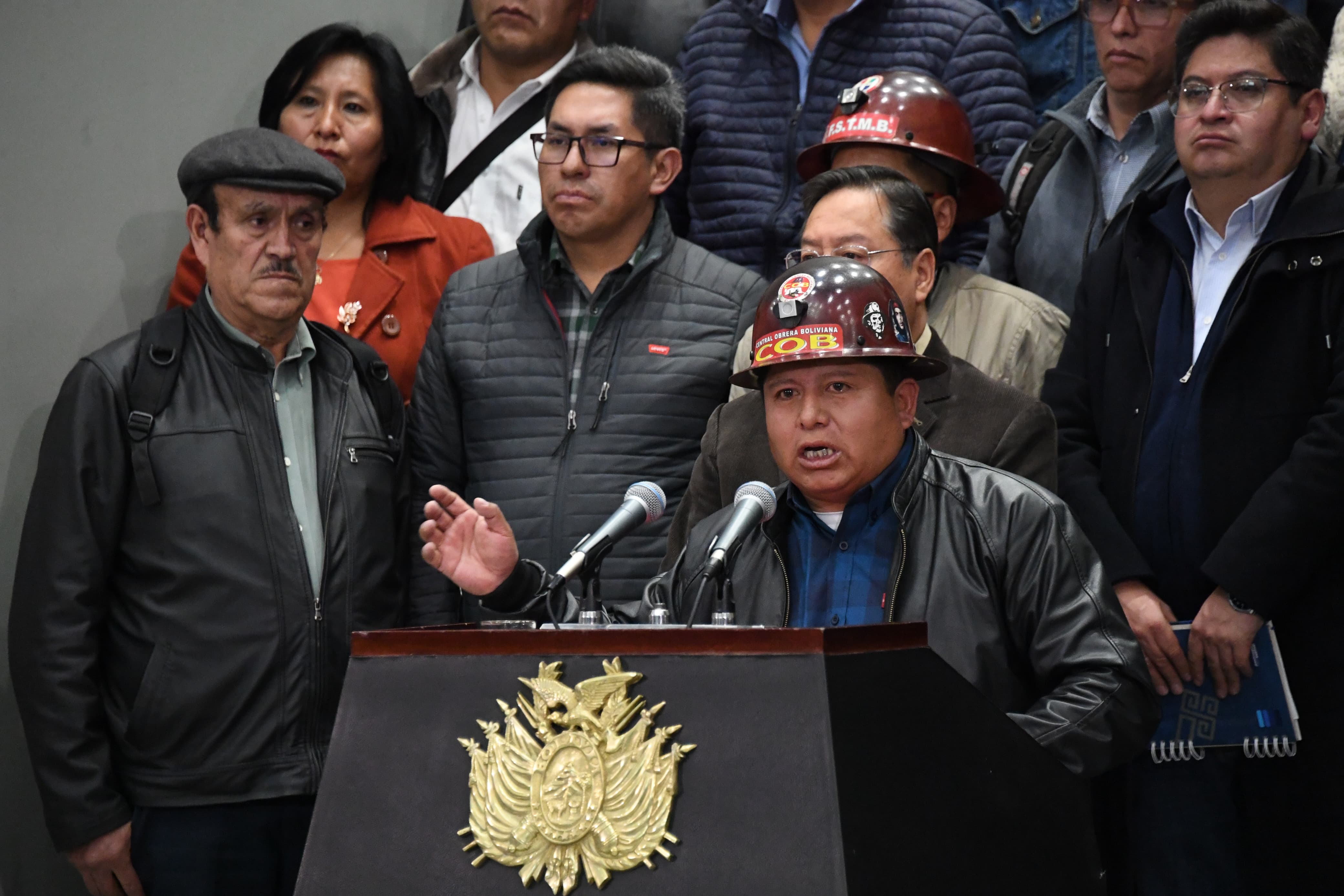 COB exige al Legislativo aprobar créditos para aliviar la “estrangulación de dólares”