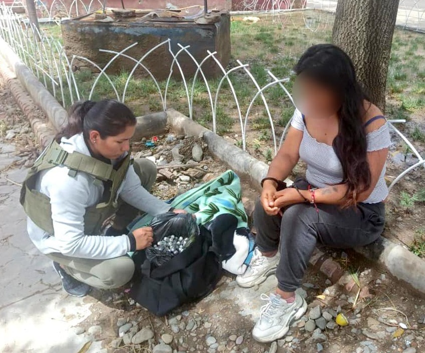 Capturan a mujer que trasladaba 124 cápsulas de cocaína a Chile