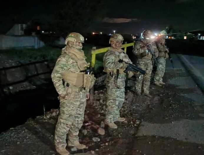 Realizan mantenimiento de zanjas para neutralizar el contrabando por vías alternas a la fronteriza Desaguadero