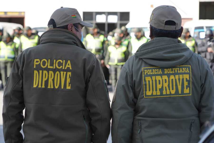 Encuentran siete vehículos robados en un taller mecánico en Santivañez
