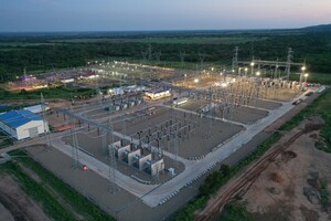 En Santa Cruz instalan equipos de la primera línea eléctrica de extra alta tensión para fortalecer el suministro en la región oriental