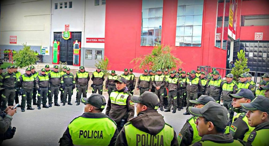 Policia Boliviana despliega efectivos en el partido de las eliminatorias mundialistas de Bolivia Vs. Uruguay. Foto: Comando El Alto