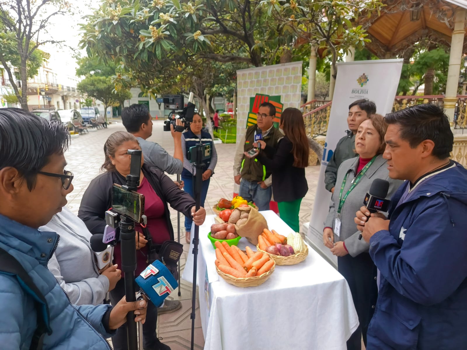 Conferencia de prensa para el lanzamiento de una nueva versión de la feria "Del campo a la Olla" en Tarija. Foto: INRA