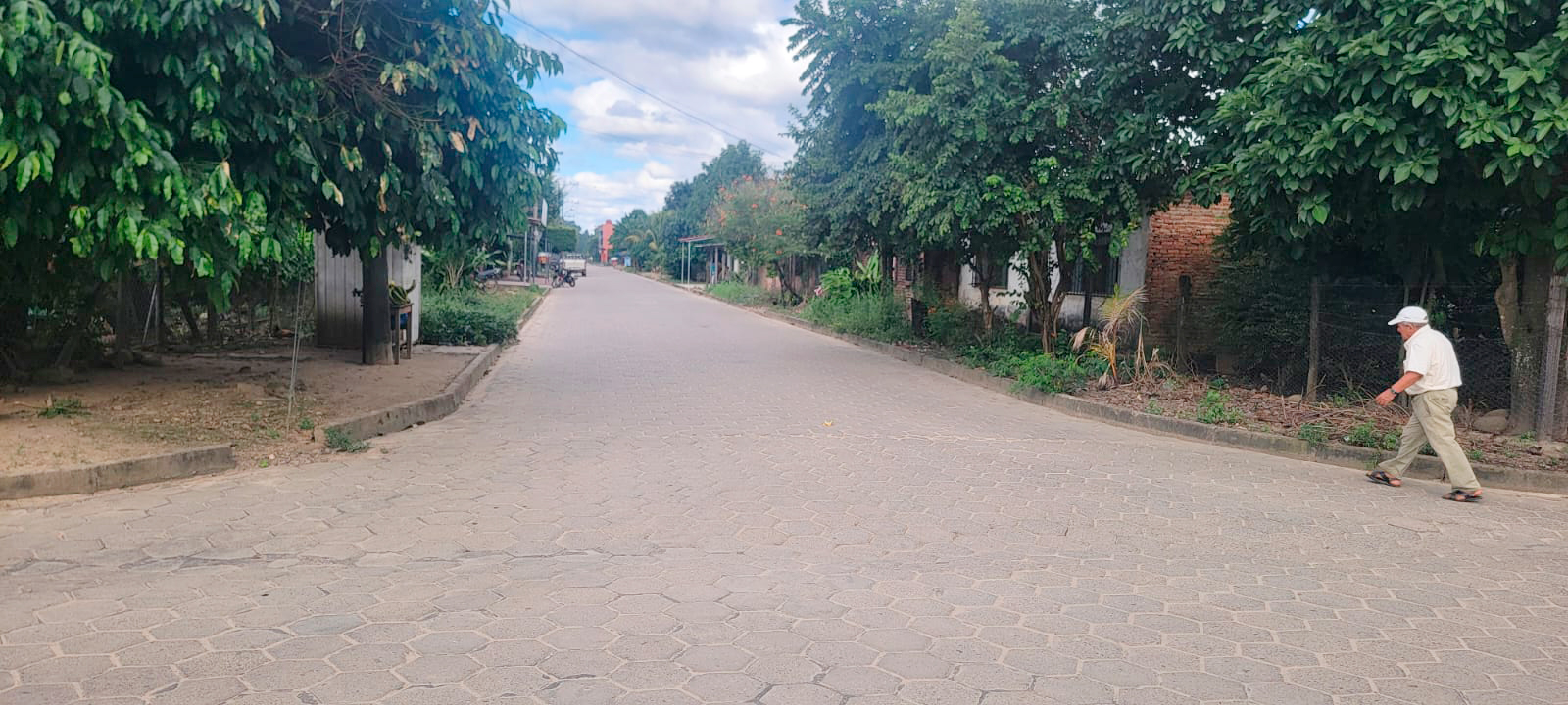 Calles de Yapacaní se renuevan con obras de enlosetados gestionados por el Estado. Foto: FPS Nacional