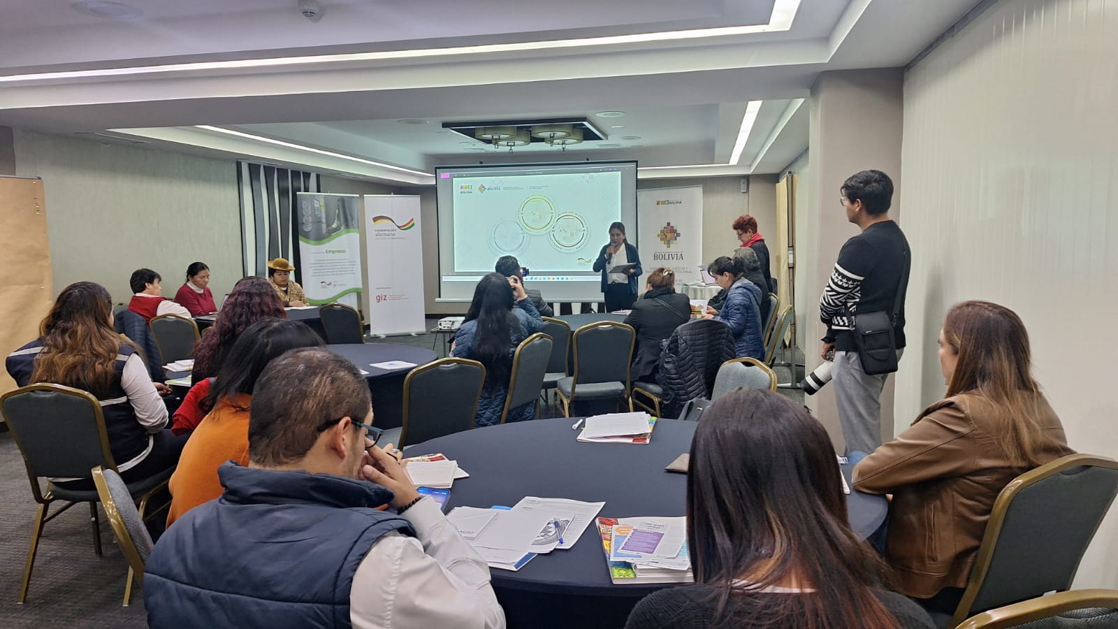 Gobierno y empresas trazan acciones para entornos laborales seguros y libres de violencia