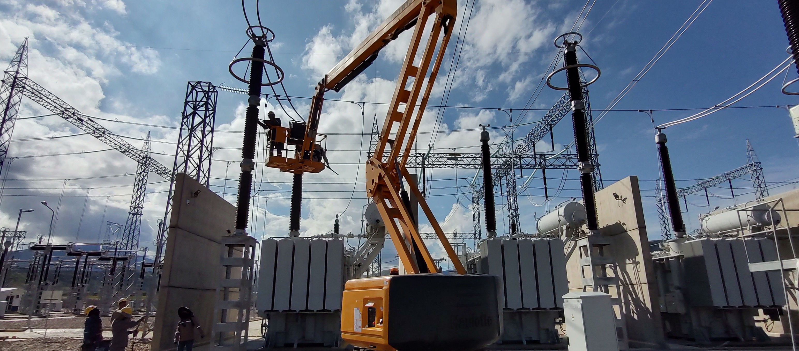 Mantenimiento en la subestación Santiváñez de Cochabamba garantiza la continuidad y seguridad del sistema eléctrico 