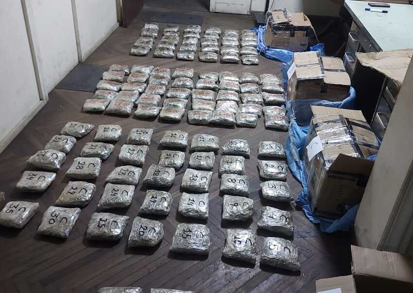 Secuestran 113 paquetes de marihuana camuflados en encomiendas con destino a Santa Cruz