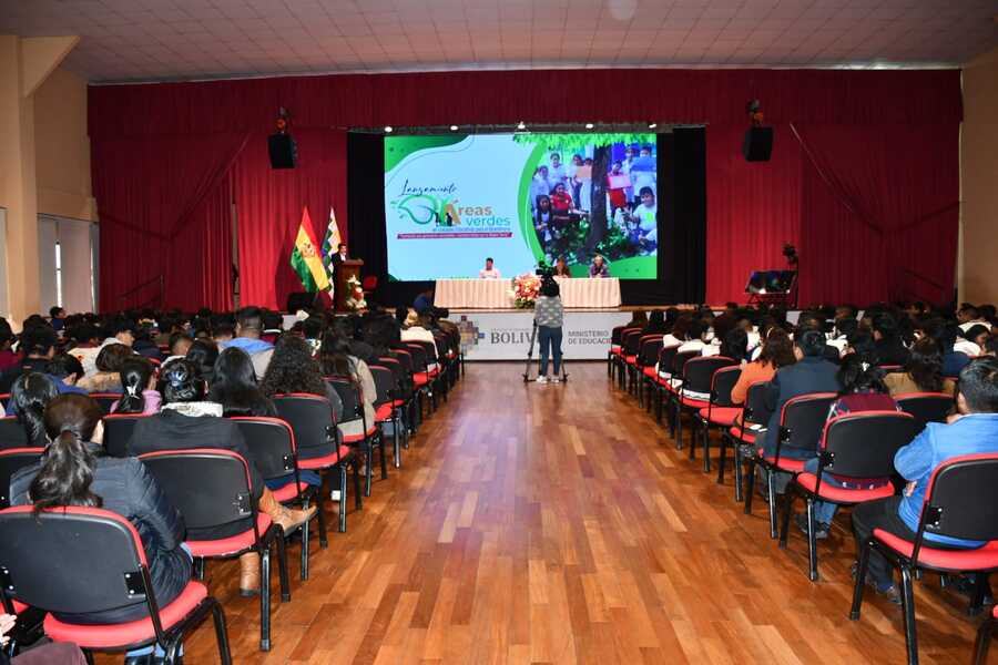 Sembrarán más de 160 mil plantines en 800 unidades educativas de Bolivia
