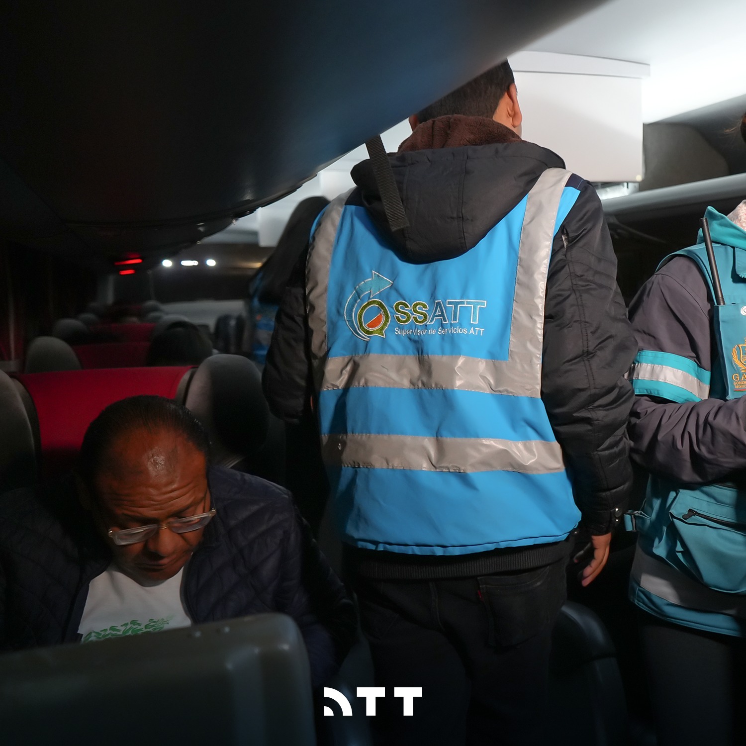 ATT pide suspender la licencia de chófer que pretendía conducir ebrio y rescata a dos menores en operativos en Sucre y Cochabamba