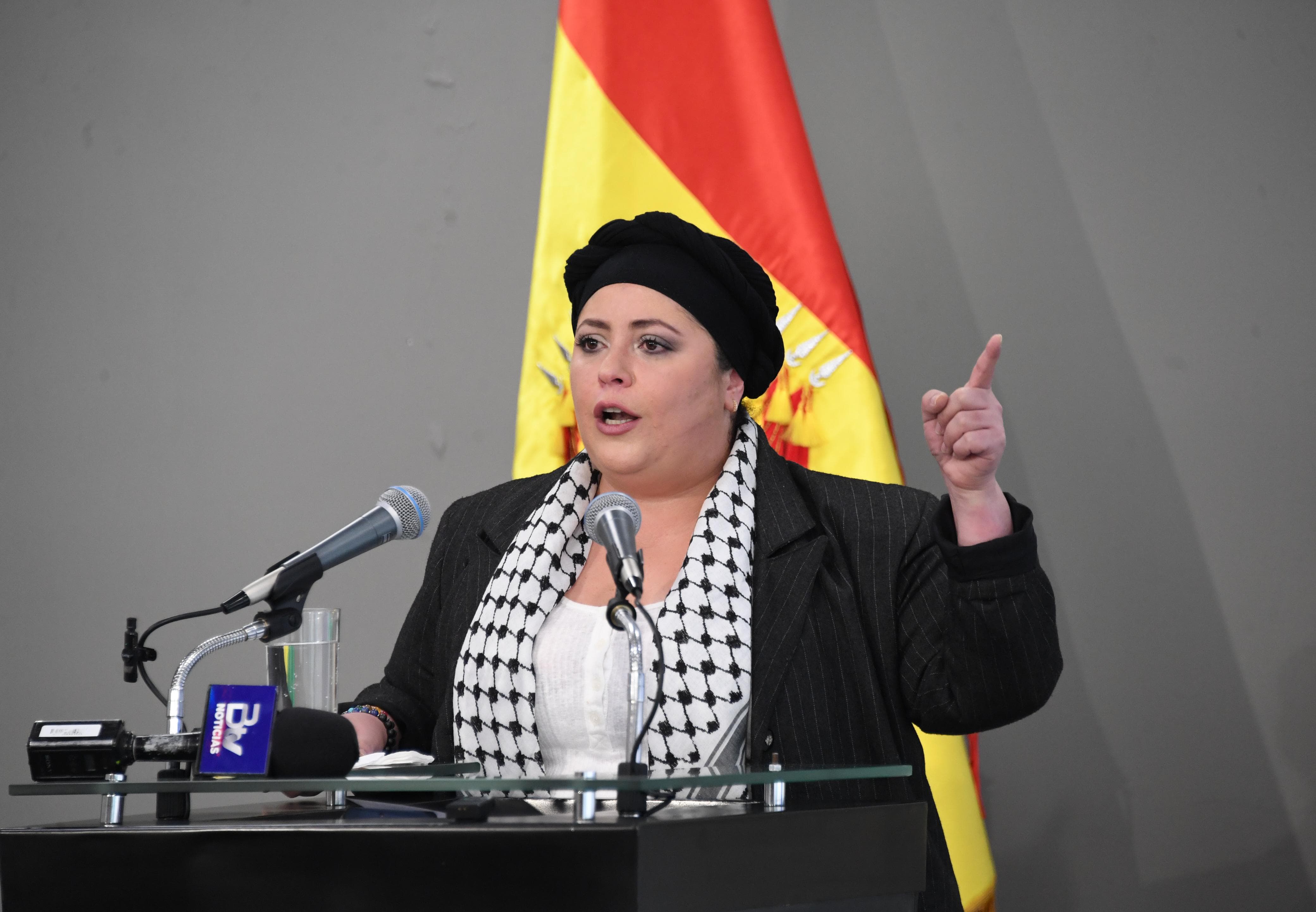 Ministra Prada niega aseveraciones de diputado Roca sobre acuerdos con el evismo