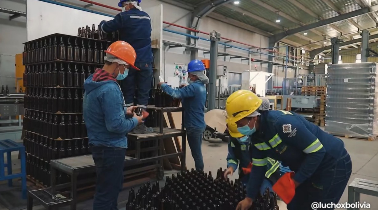 Ampliación de la fábrica de envases de vidrio en Chuquisaca llega al 50% de avance