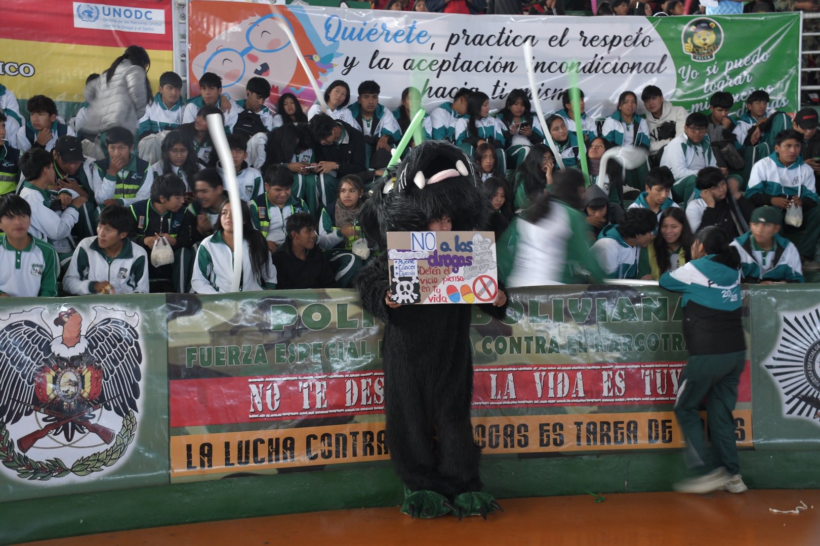 Demostración de jóvenes en la Jornada Estudiantil contra las drogas en Sucre, Chuquisaca. Foto: Viceministerio de Defensa Social y Sustancias Controladas 