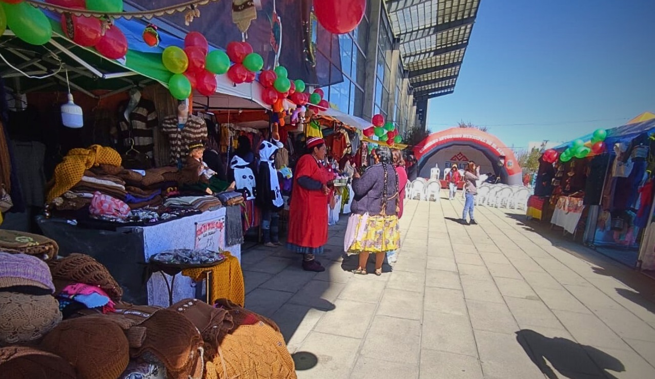 Invitan la “Feria Productiva” de El Alto a adquirir el regalo para el Día de la Madre