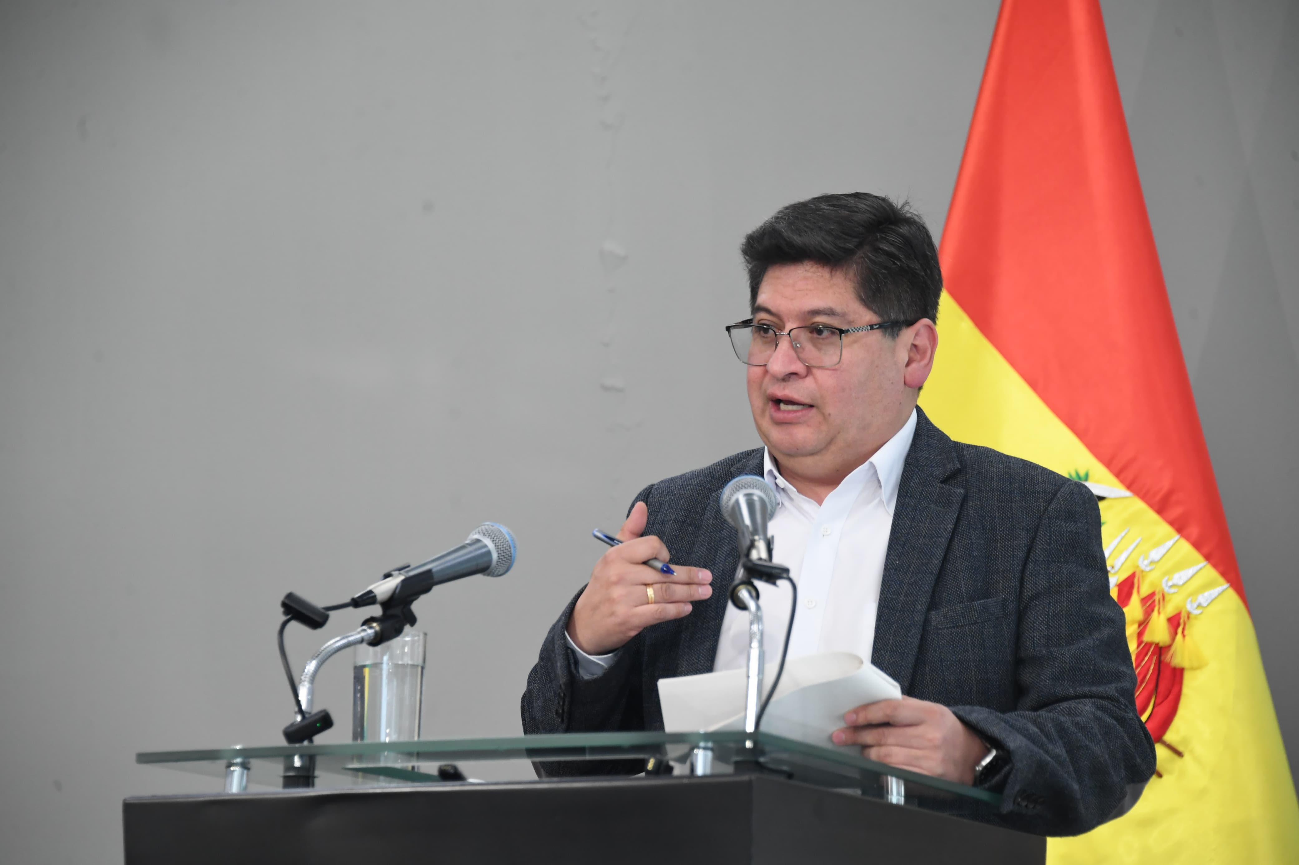 Ministro Montenegro afirma que el Legislativo es corresponsable de la falta de dólares al bloquear los créditos