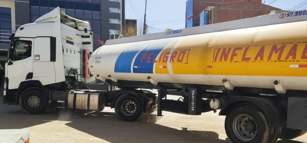 YPFB y empresas de transporte de combustibles se reunirán el próximo sábado y el martes 